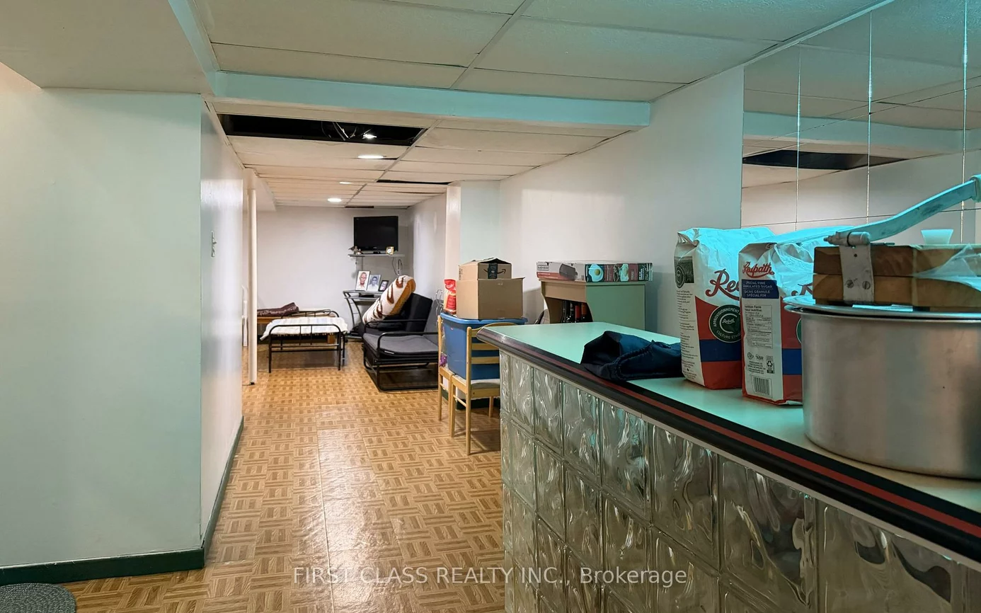 17, Brisbourne, Malvern, Toronto