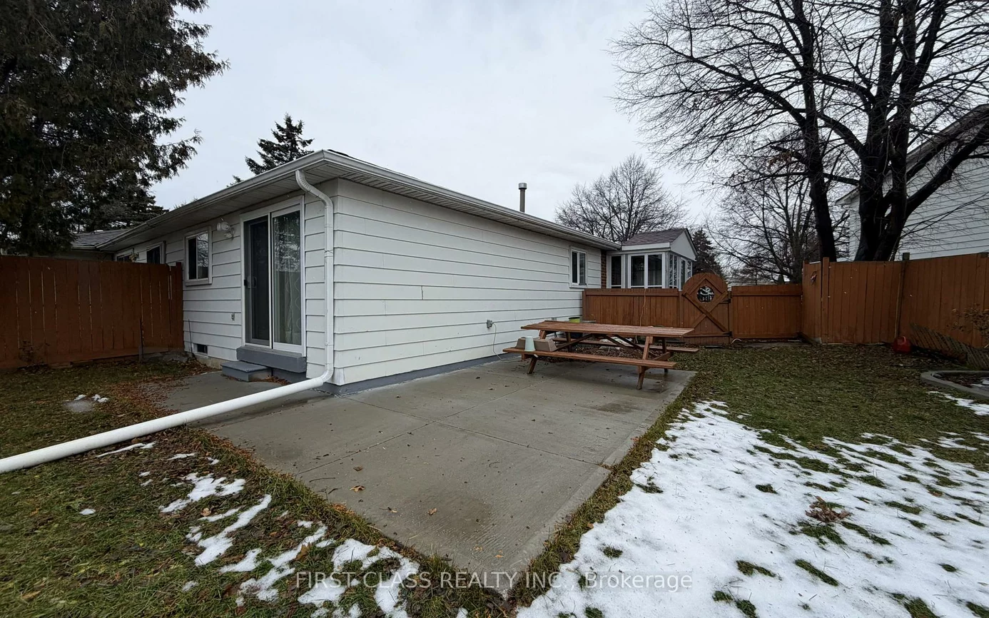 17, Brisbourne, Malvern, Toronto