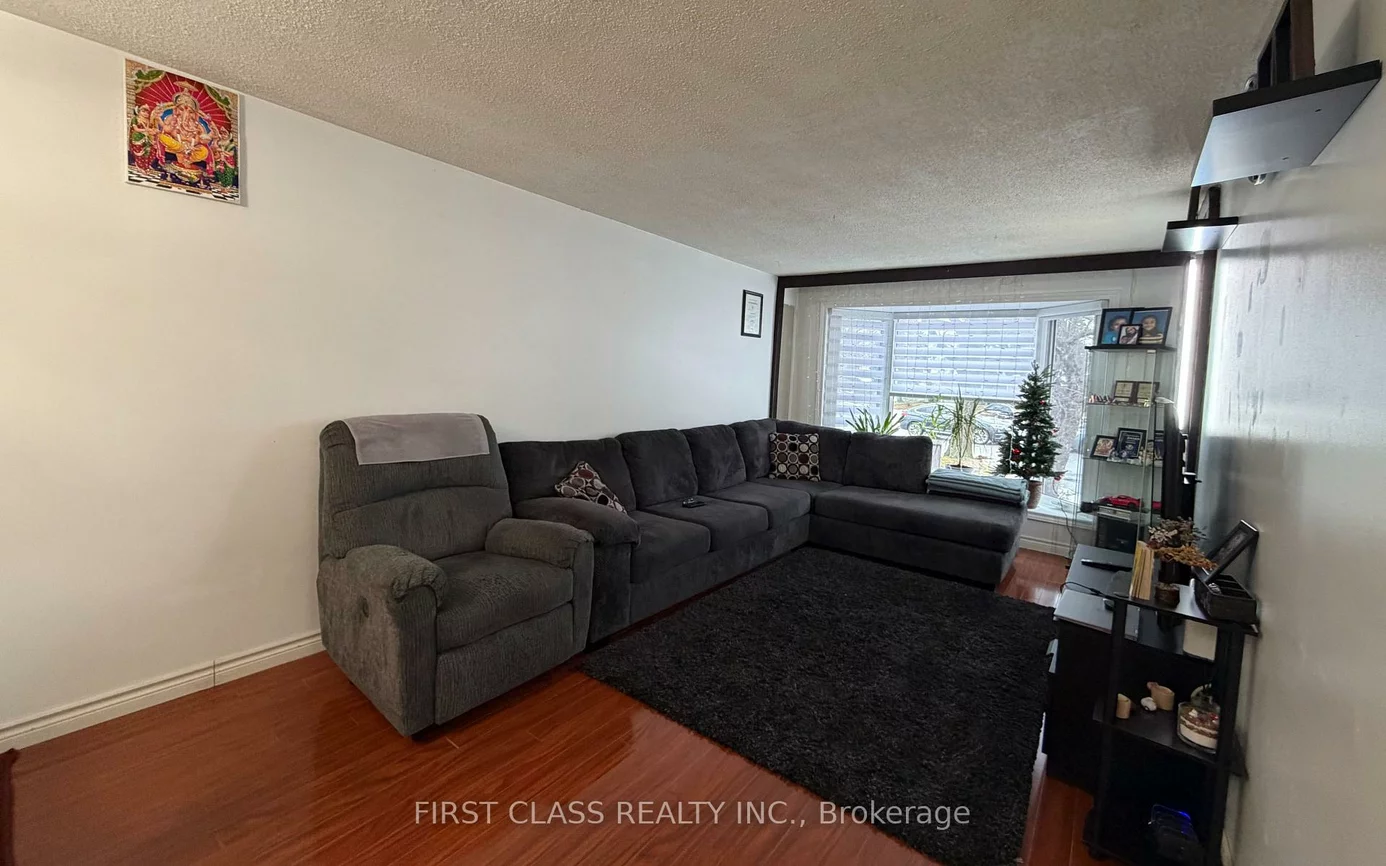 17, Brisbourne, Malvern, Toronto