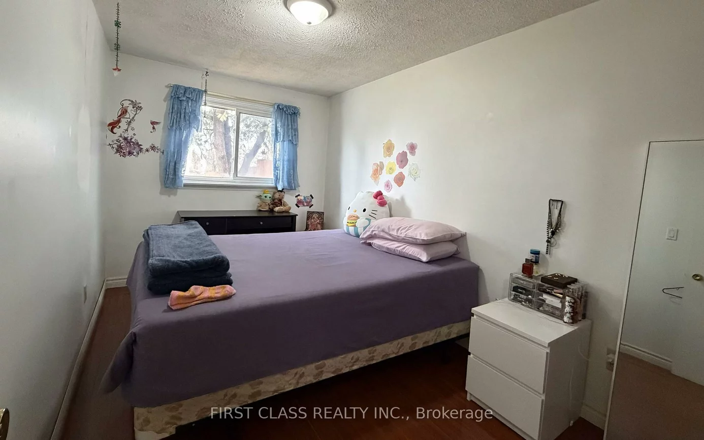 17, Brisbourne, Malvern, Toronto