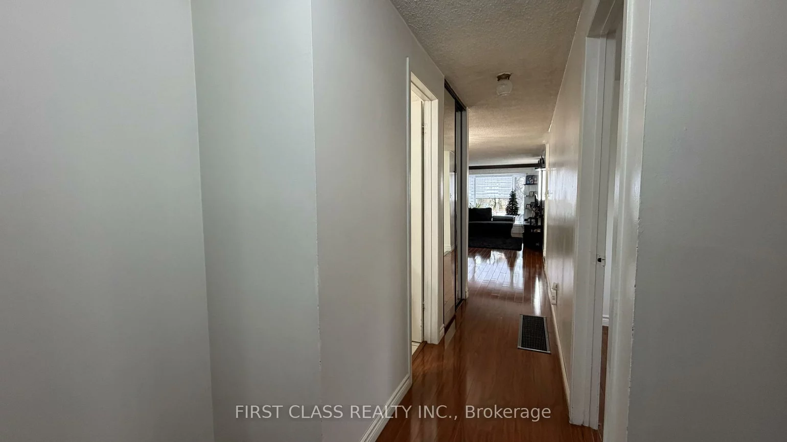 17, Brisbourne, Malvern, Toronto