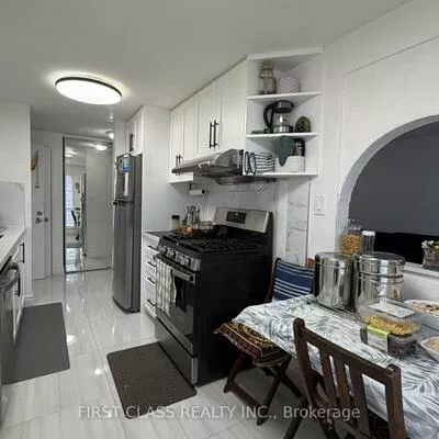 17, Brisbourne, Malvern, Toronto