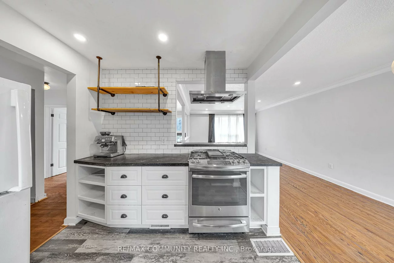 29, Greenock, Morningside, Toronto