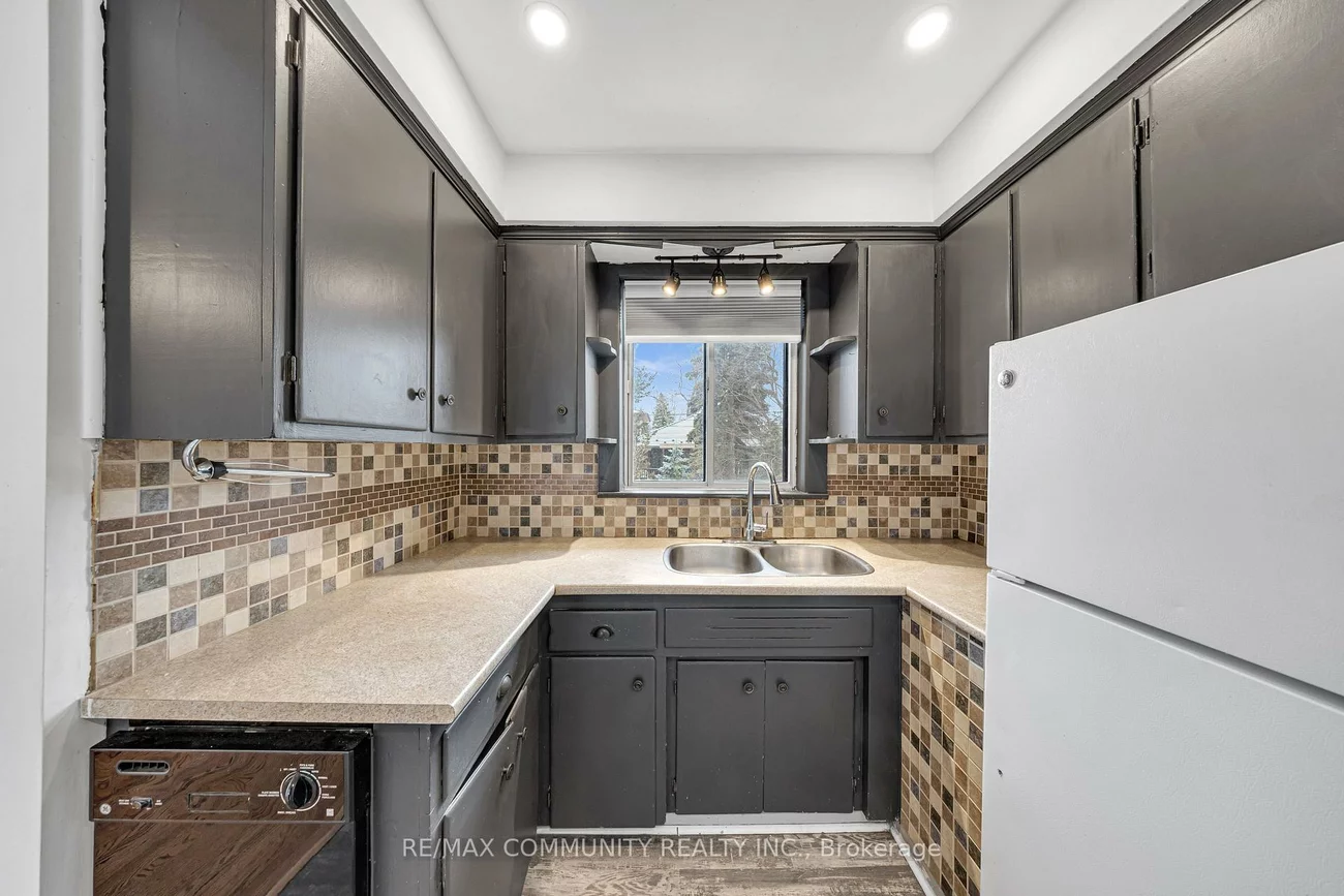 29, Greenock, Morningside, Toronto