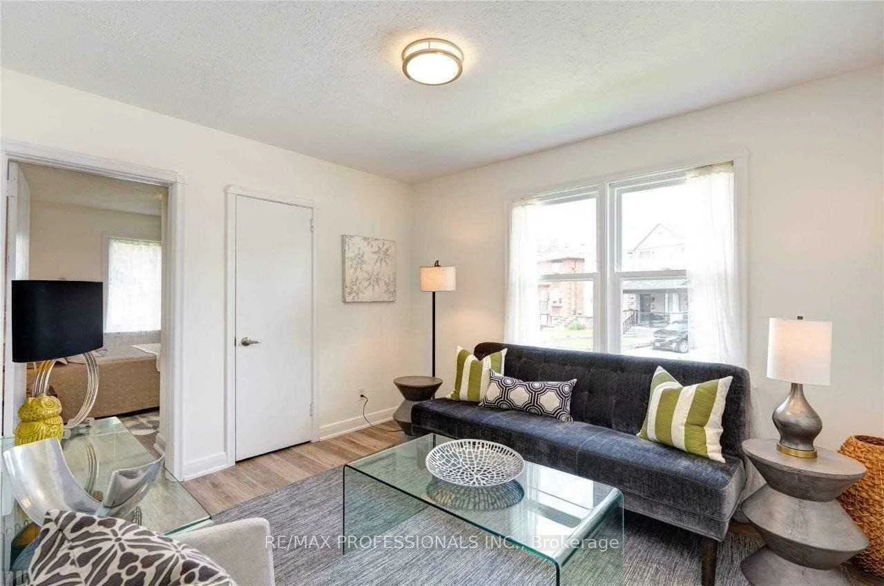 284, Gledhill, Woodbine-Lumsden, Toronto