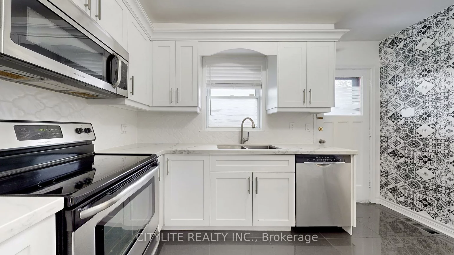 16, Panama, Woburn, Toronto