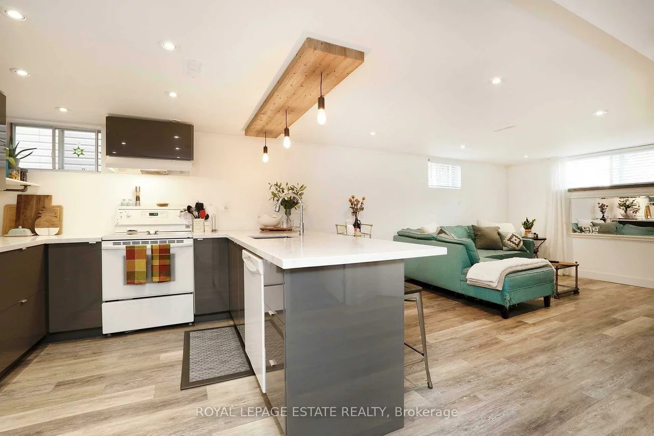 208, Oakridge, Cliffcrest, Toronto