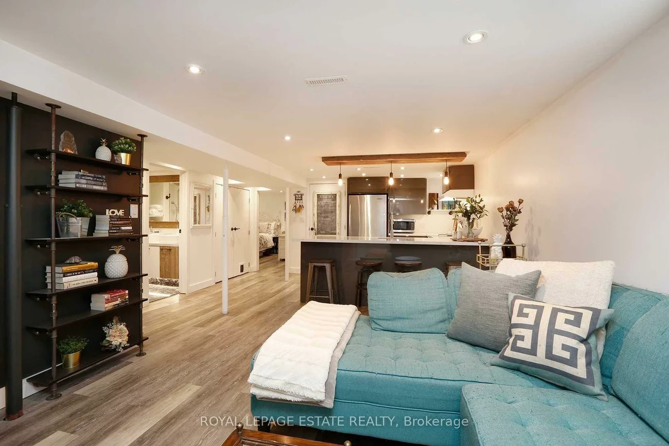 208, Oakridge, Cliffcrest, Toronto