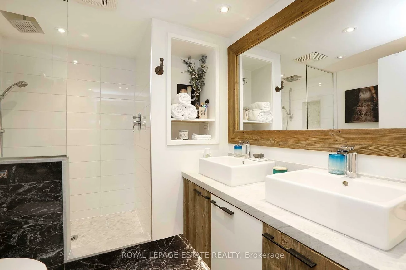 208, Oakridge, Cliffcrest, Toronto