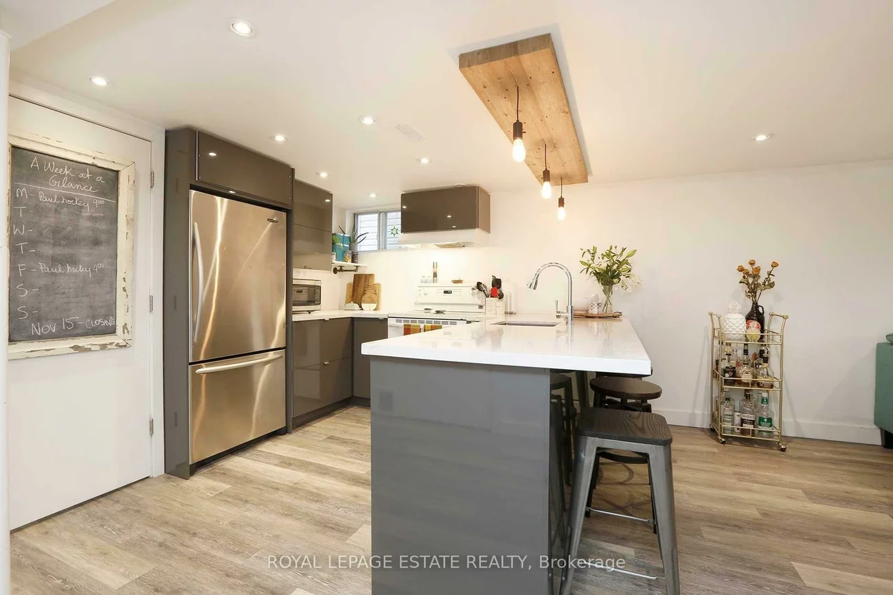 208, Oakridge, Cliffcrest, Toronto