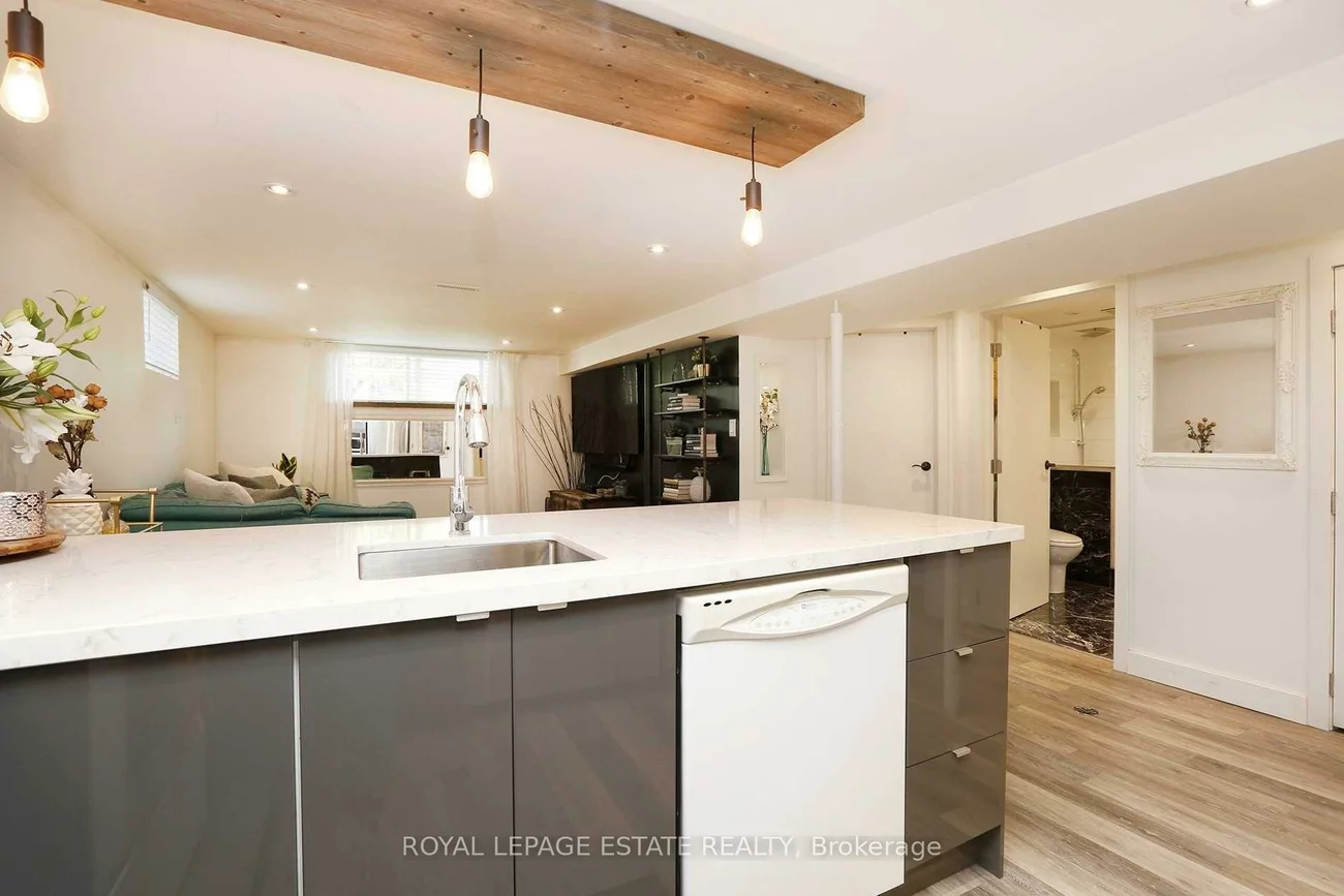 208, Oakridge, Cliffcrest, Toronto