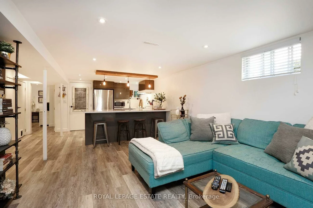 208, Oakridge, Cliffcrest, Toronto