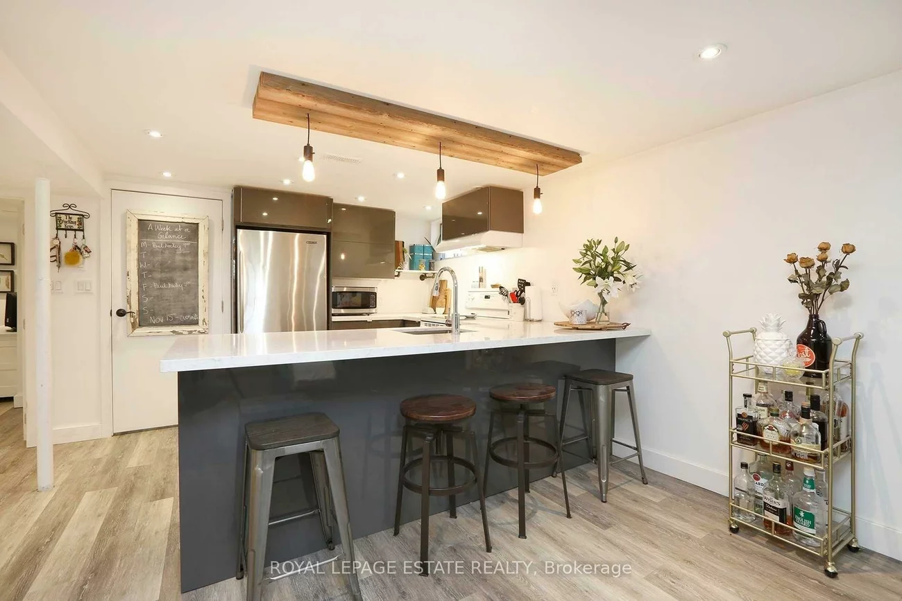 208, Oakridge, Cliffcrest, Toronto