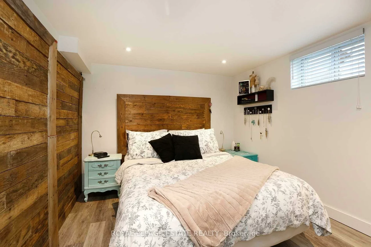 208, Oakridge, Cliffcrest, Toronto