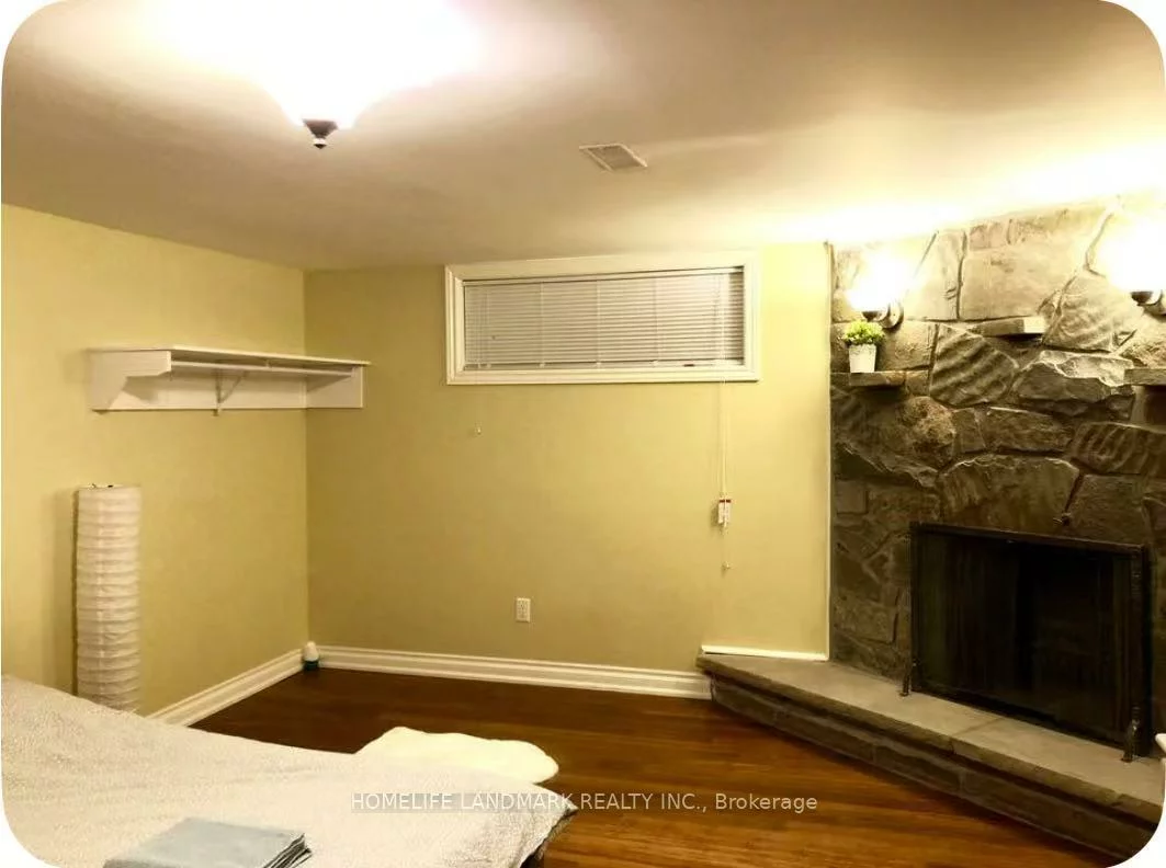 70, Corinthian, L'Amoreaux, Toronto