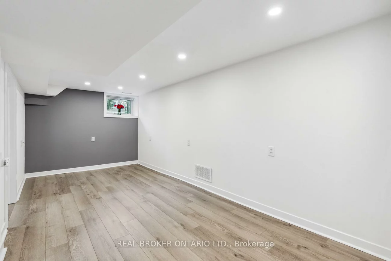 129, Oak Park, Woodbine-Lumsden, Toronto