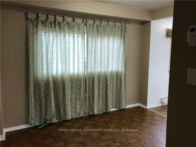 61, Cedar, Scarborough Village, Toronto