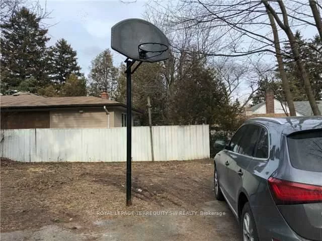 61, Cedar, Scarborough Village, Toronto