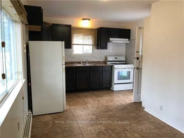 61, Cedar, Scarborough Village, Toronto