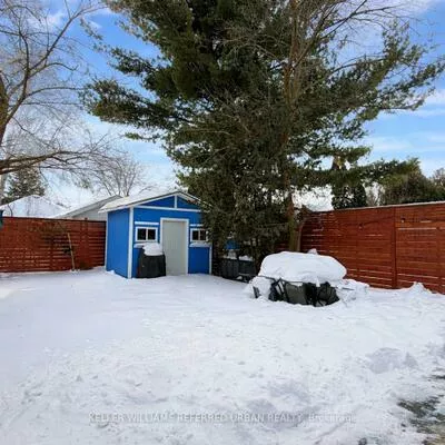 63, Wallington, Woodbine-Lumsden, Toronto