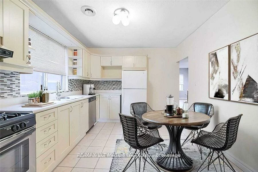 745, Coxwell, Danforth, Toronto