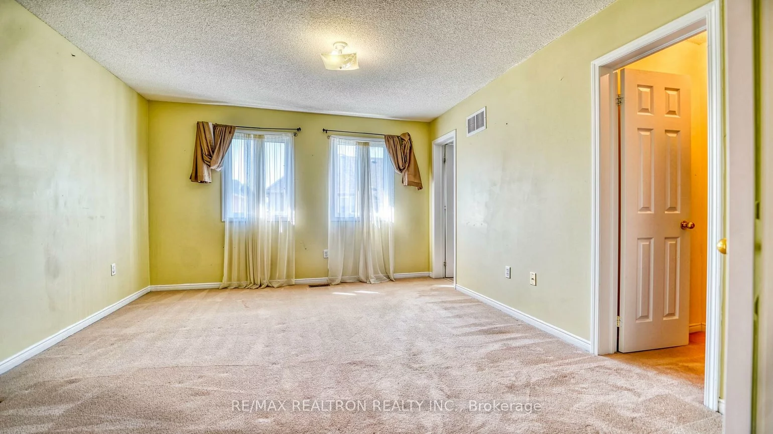 1075, Ellesmere, Dorset Park, Toronto