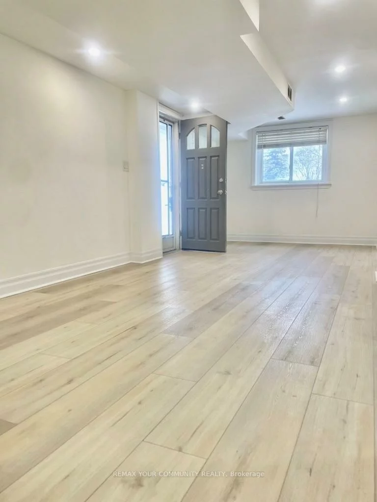 52, Tweedrock, Morningside, Toronto