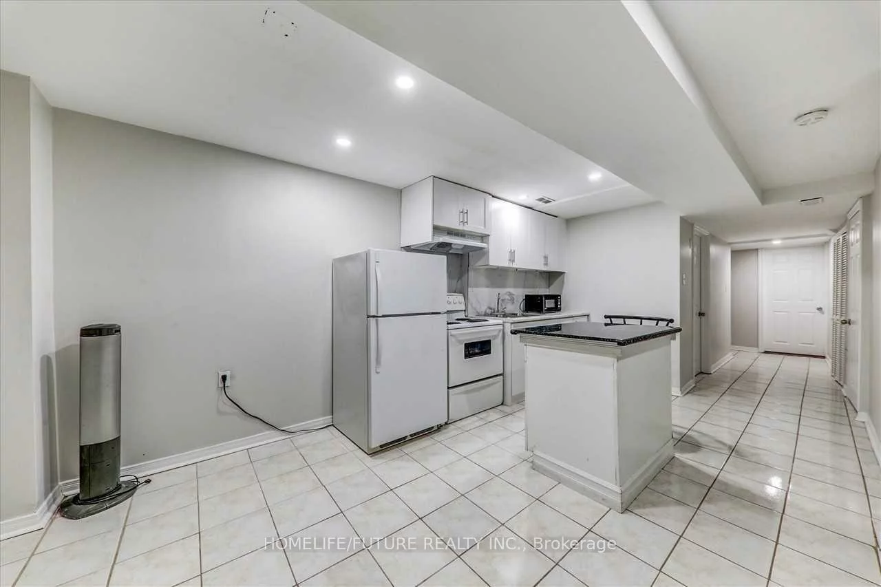 156, Raponi, Rouge E11, Toronto