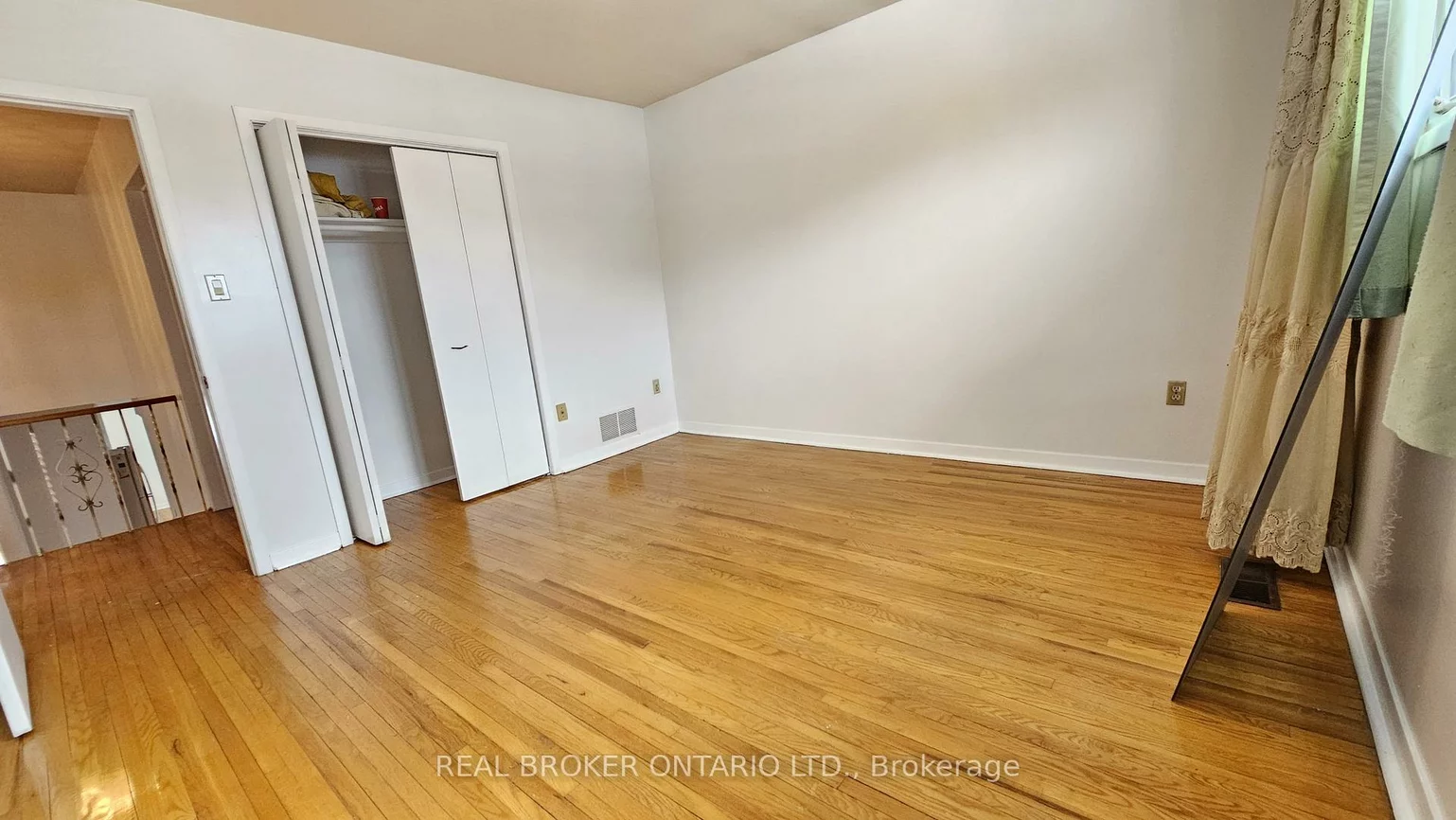 214, Fairglen, L'Amoreaux, Toronto