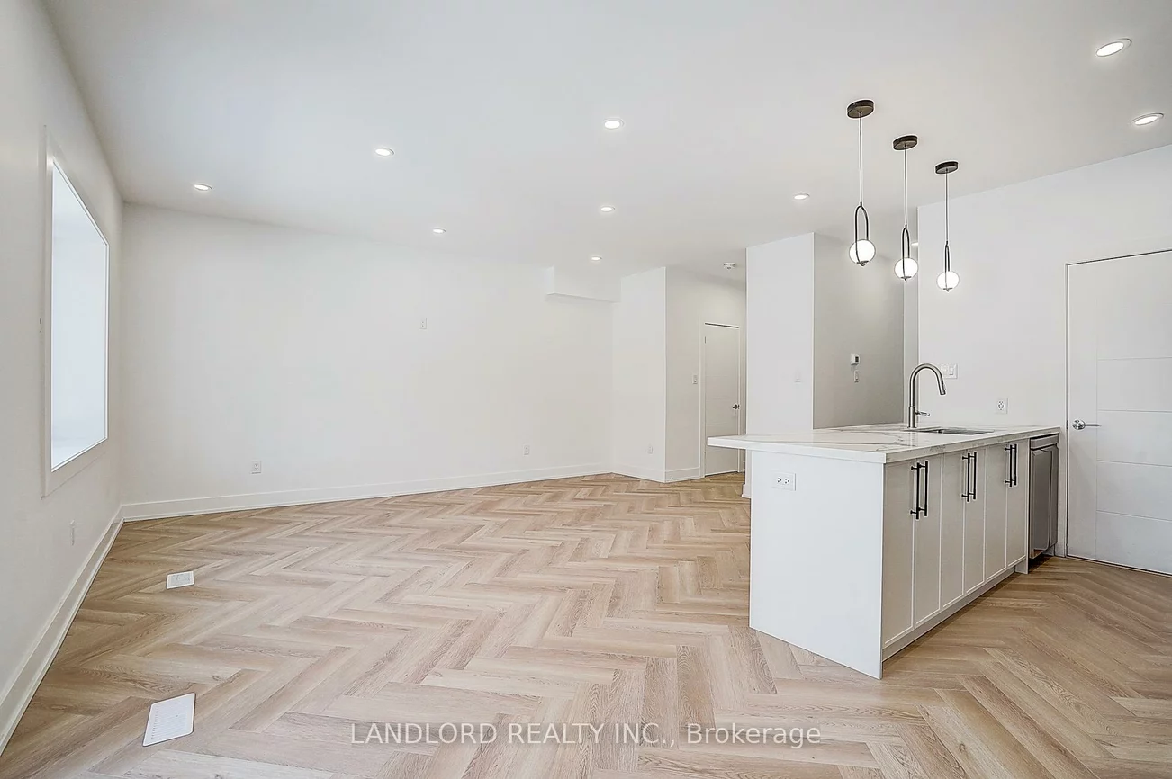 1146, Broadview, Broadview North, Toronto