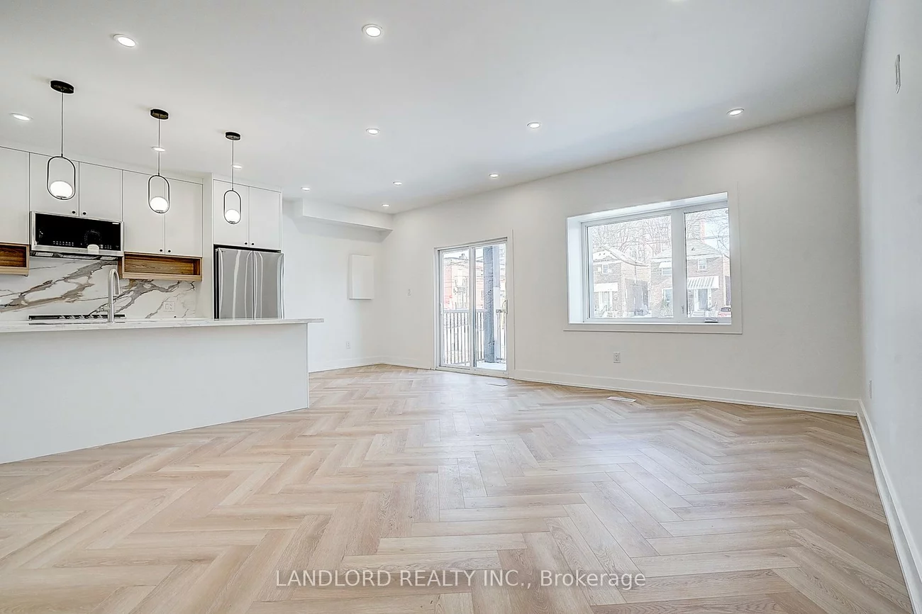 1146, Broadview, Broadview North, Toronto