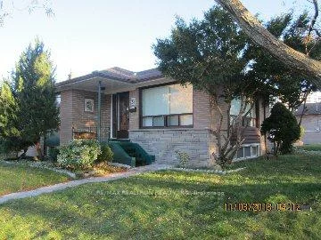 23, Glos, Bendale, Toronto