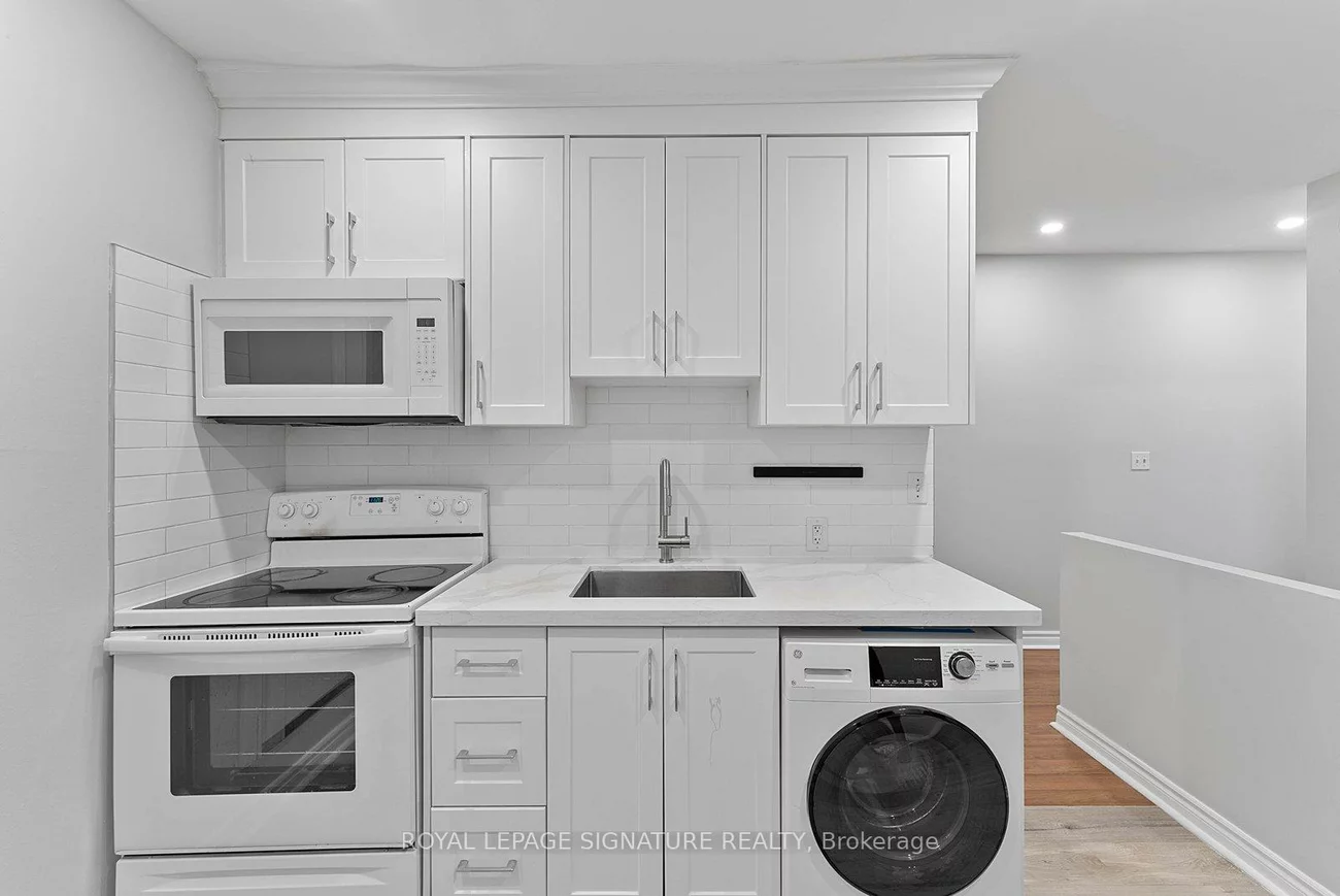 233, Greenwood, Greenwood-Coxwell, Toronto