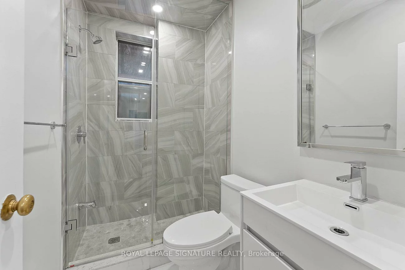 233, Greenwood, Greenwood-Coxwell, Toronto