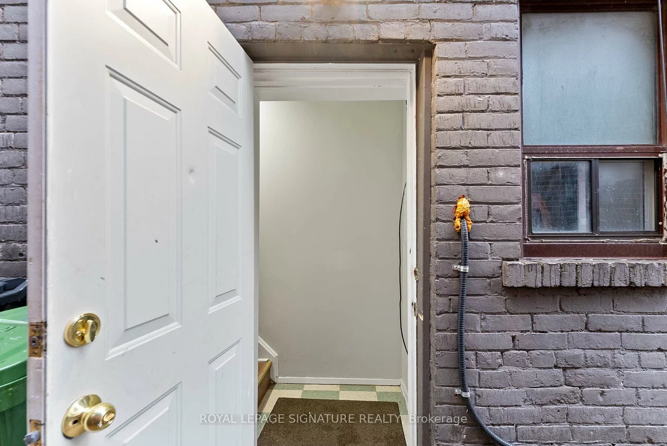 233, Greenwood, Greenwood-Coxwell, Toronto