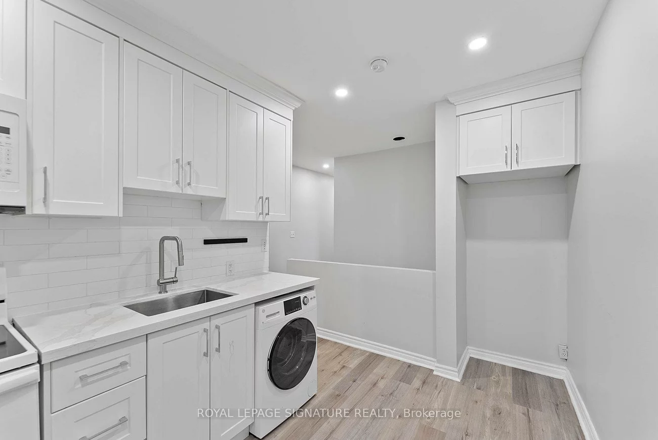 233, Greenwood, Greenwood-Coxwell, Toronto