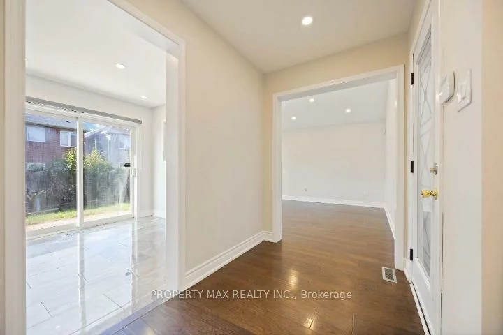 26, Salamander, Rouge E11, Toronto