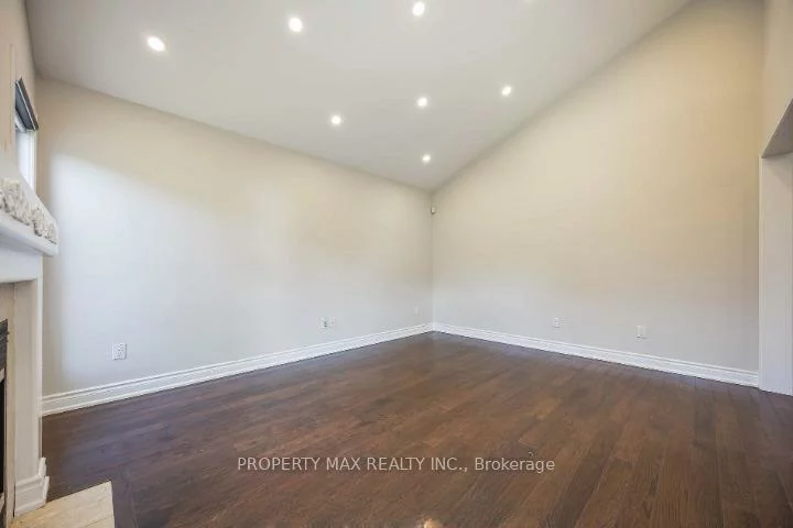 26, Salamander, Rouge E11, Toronto