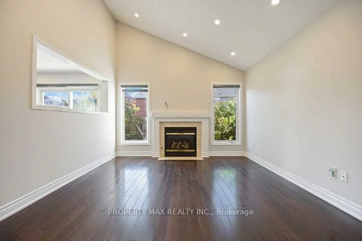 26, Salamander, Rouge E11, Toronto