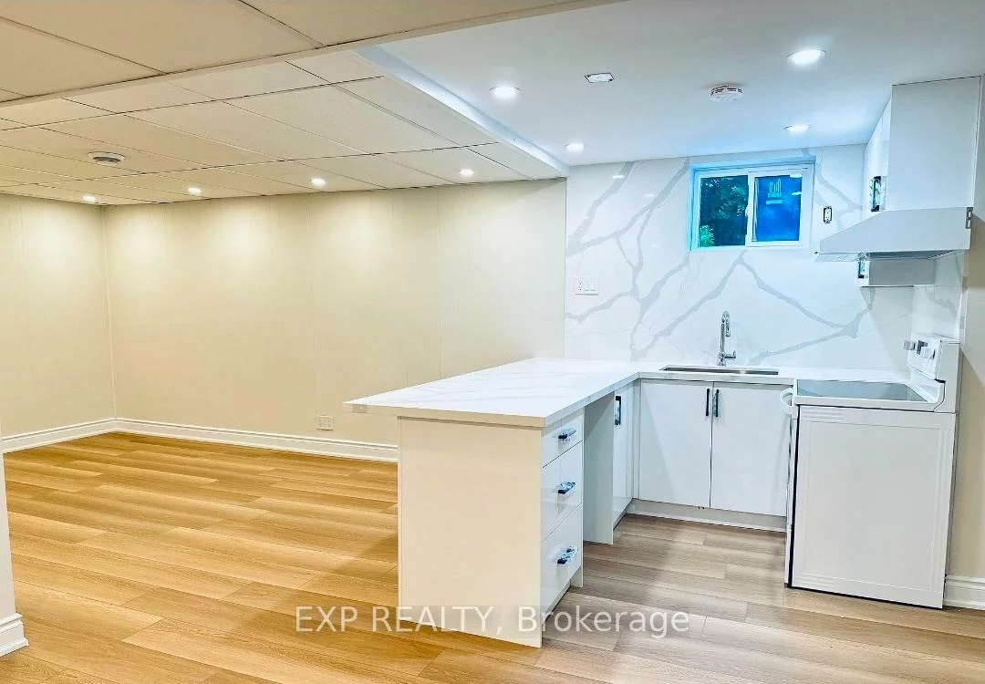 36, Castor, Woburn, Toronto
