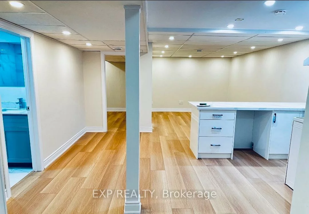 36, Castor, Woburn, Toronto