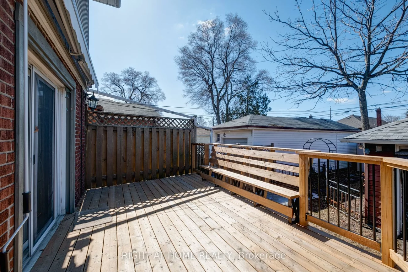 952, Coxwell, East York, Toronto