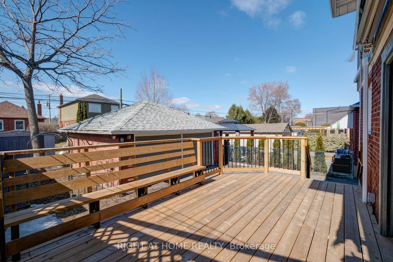 952, Coxwell, East York, Toronto