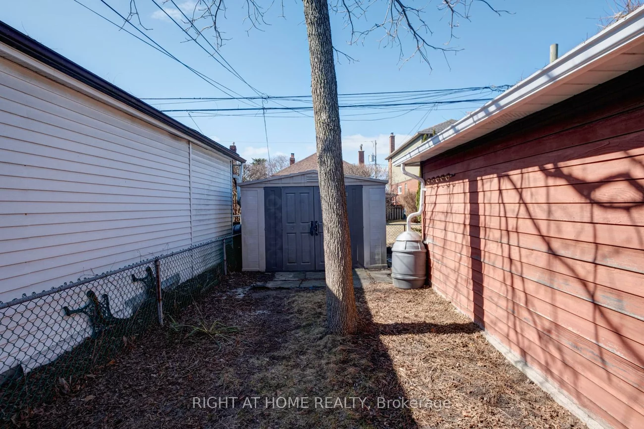 952, Coxwell, East York, Toronto