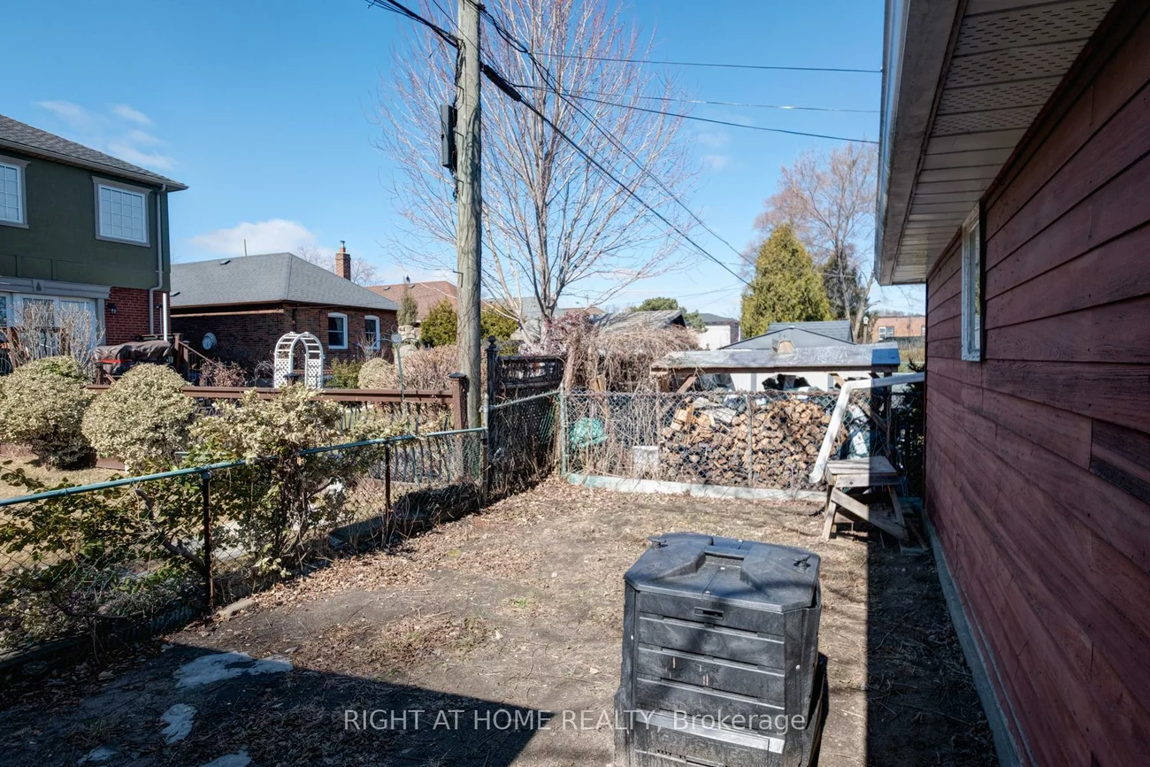 952, Coxwell, East York, Toronto