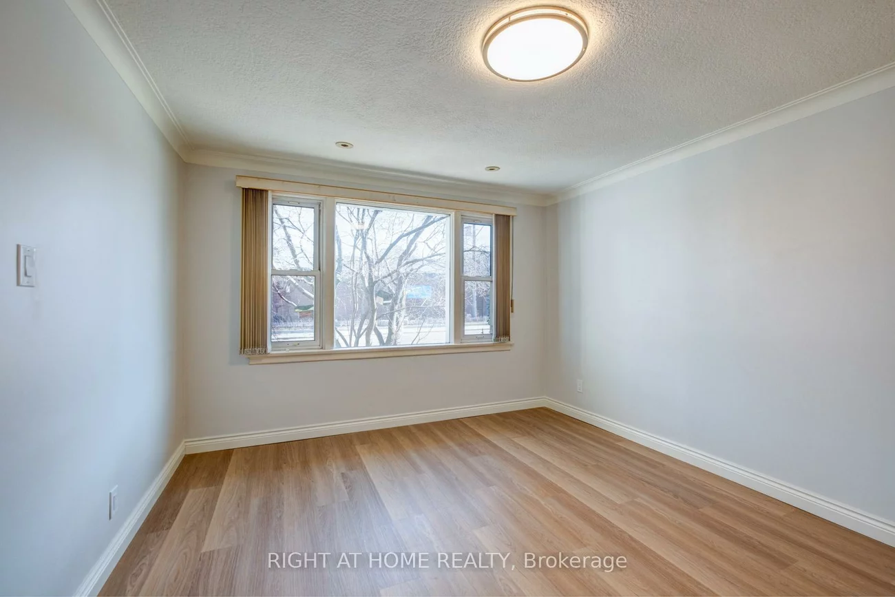 952, Coxwell, East York, Toronto