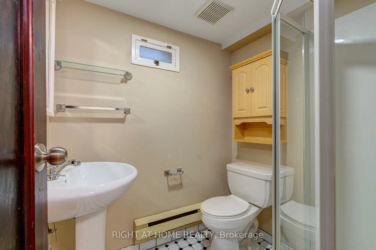 952, Coxwell, East York, Toronto