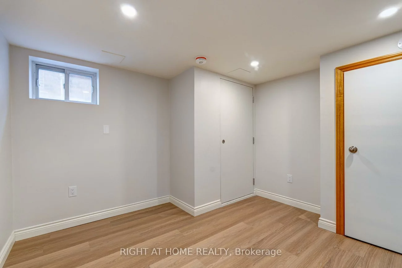 952, Coxwell, East York, Toronto