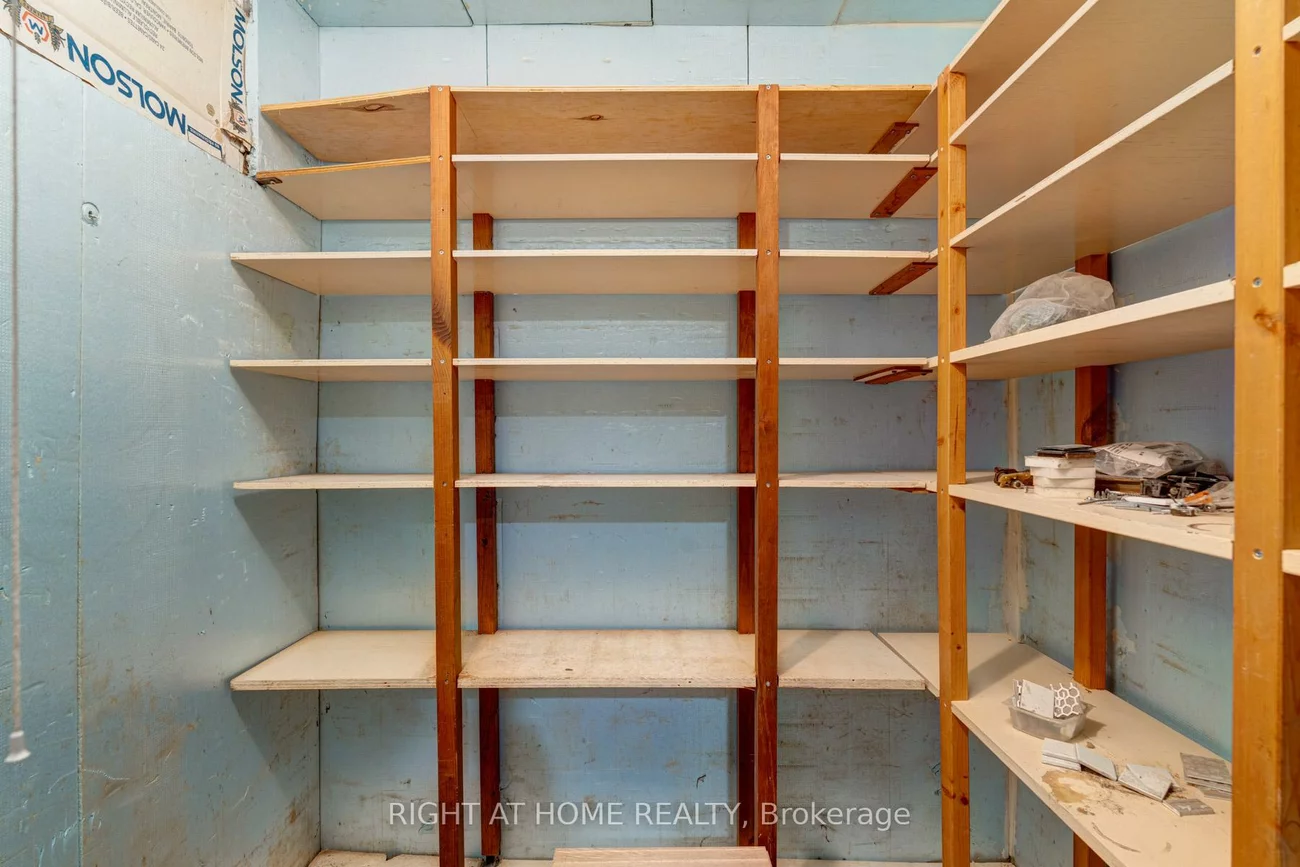 952, Coxwell, East York, Toronto