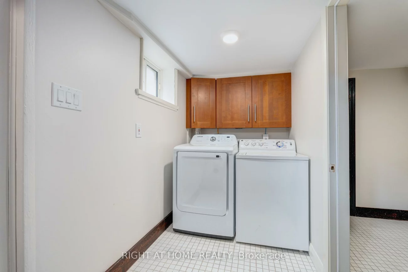 952, Coxwell, East York, Toronto